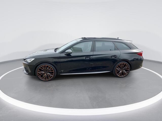 Cupra Leon Sportstourer 1.4e-Hybrid 180kW/245PK VZ DSG · Panoramadak · Camera · Apple/Android Car Play · Navigatie · Elektrische stoelverstelling ·