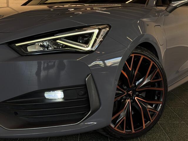 Cupra Leon Sportstourer 1.4 eHybrid 245pk VZ Copper Ed Pano Camera Memory 19''