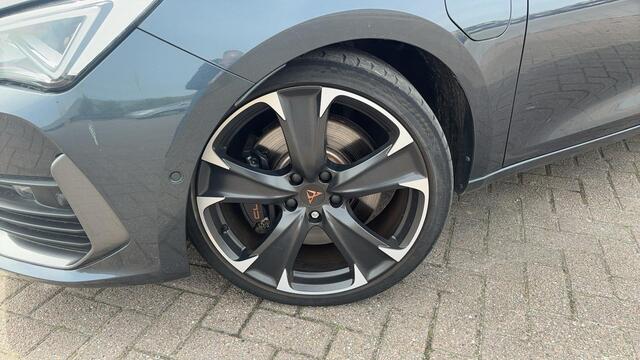 Cupra Leon Sportstourer 1.4 e-Hybrid VZ Business SOH 95% / SFEER / FULL LED / KEYLESS / STOELVERW / STUURVERW / TREKHAAK / CAMERA