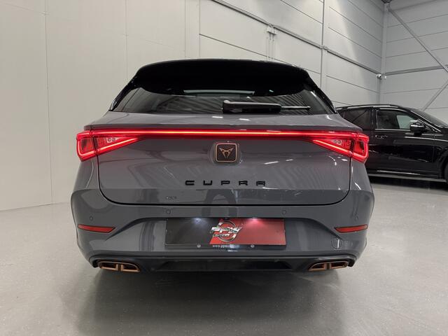 Cupra Leon Sportstourer 1.4 e-Hybrid VZ Copper Edit. PANO/19"/KUIPSTOELEN/CAMERA/STUURKNOPPEN/SFEER/ACC/KEYLESS/DRIVE-PROFILE/CARPLAY/STOEL+STUURVERW/ELECTR.A.KLEP/GRAPHENGRAU/VOLLEDIG CUPRA DEALER HISTORIE INCL OH BEURT