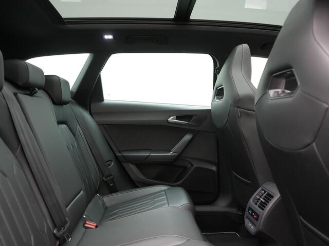 Cupra Leon Sportstourer 1.4 e-Hybrid VZ Copper Edition PHEV 245pk Dealer O.H. | Panodak | Adaptive Cruise | Camera | Lederen Sportstoelen Memory & Verwarmd | Sfeerverlichting | Stuur Verwarmd | Apple Carplay | Keyless | Blis | Navigatie | DAB | Plug In Hybrid |