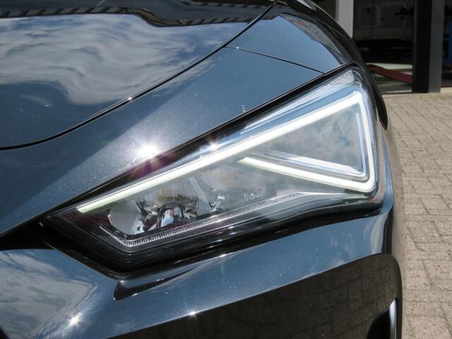 Cupra Leon Sportstourer 1.4 245pk eHybrid / Sportstoelen / Trekhaak / Elec.achterklep / Camera / Stoelenstuurwielverw. / BOVAG garantie