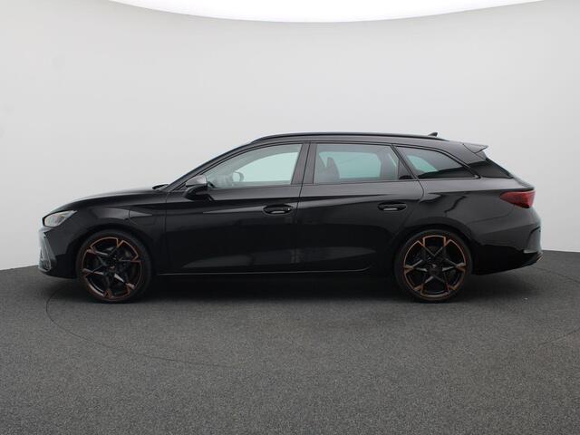 Cupra Leon Sportstourer 1.5 TSI e-Hybrid VZ Extreme 272PK DSG SOH 100%, Sennheiser Audio, Matrix LED-verlichting, Memorystoel, Elektr. Achterklep, 19" LM Velgen, Achteruitrijcamera, Keyless, Alarm