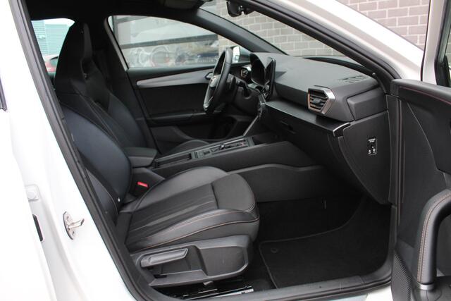 Cupra Leon Sportstourer 1.4 e-Hybrid VZ Adrenaline / Carplay / Sportstoelen