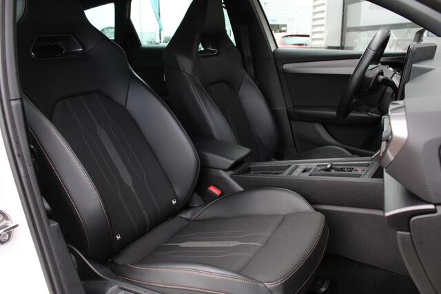 Cupra Leon Sportstourer 1.4 e-Hybrid VZ Adrenaline / Carplay / Sportstoelen