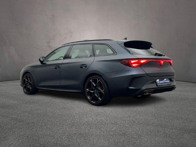 Cupra Leon Sportstourer Business 1.5 TSI eHybrid 204pk DSG Automaat Panoramadak, LED matrix koplampen, Sennheiser audio, Adaptive cruise control, Achteruitrijcamera, Carbon spiegelkappen