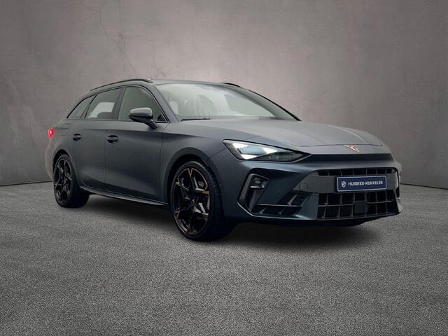 Cupra Leon Sportstourer Business 1.5 TSI eHybrid 204pk DSG Automaat Panoramadak, LED matrix koplampen, Sennheiser audio, Adaptive cruise control, Achteruitrijcamera, Carbon spiegelkappen
