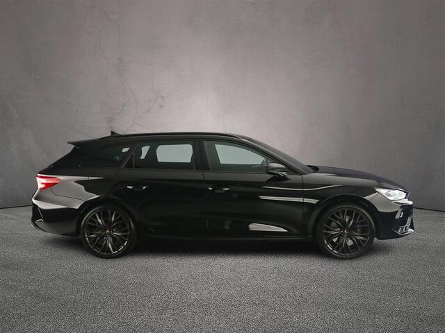 Cupra Leon Sportstourer 1.5 TSI e-Hybrid VZ Performance 272pk Automaat, Trekhaak, Adaptive cruise control, Obsidian pack, Stoelverwarming, Stuurverwarming, Achteruitrijcamera, App-connect