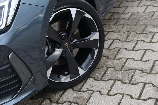 Cupra Leon Sportstourer 1.4 e-Hybrid Business | ACC | Camera | Sfeerverlichting |