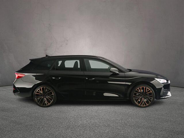 Cupra Leon Sportstourer 1.4 e-Hybrid VZ Performance 245pk DSG Automaat, Trekhaak, Adaptive cruise control, Stoelverwarming, Stuurverwarming, LED matrix koplampen, Beats audio, Achteruitrijcamera, Dodehoeksensoren, Parkeersensoren