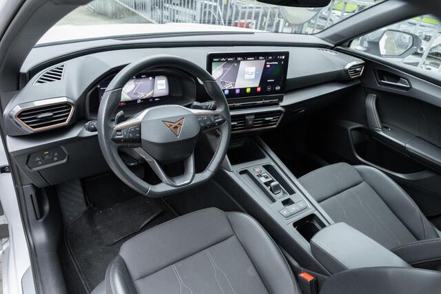 Cupra Leon Sportstourer 2.0 TSI | Achteruitrijcamera | Parkeerassistent | Keyless Entry | Elektrische Achterklep | Matrix LED Koplampen | Virtual Cockpit | Stoelverwarming | Lichtmetalen Velgen 18 inch | Cruise Control Adaptief | Dodehoekdetectie Navigatie | Apple Carplay | Android Auto