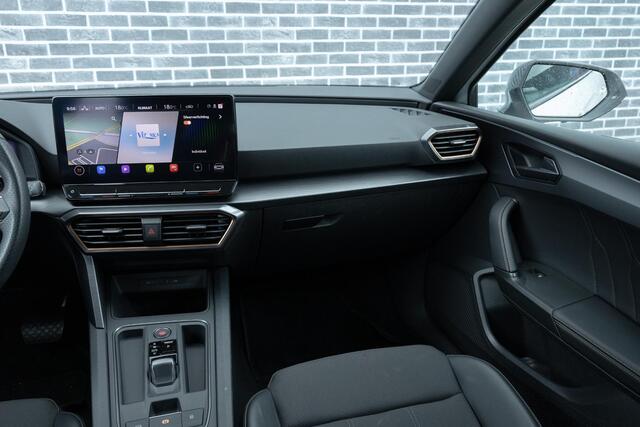 Cupra Leon Sportstourer 2.0 TSI | Achteruitrijcamera | Parkeerassistent | Keyless Entry | Elektrische Achterklep | Matrix LED Koplampen | Virtual Cockpit | Stoelverwarming | Lichtmetalen Velgen 18 inch | Cruise Control Adaptief | Dodehoekdetectie Navigatie | Apple Carplay | Android Auto