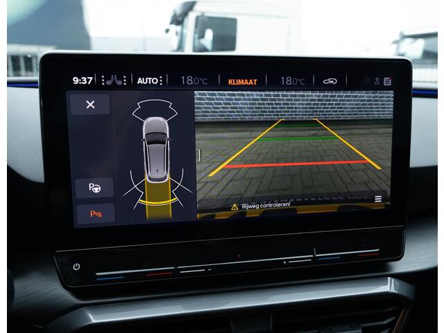 Cupra Leon Sportstourer 2.0 TSI | Achteruitrijcamera | Parkeerassistent | Keyless Entry | Elektrische Achterklep | Matrix LED Koplampen | Virtual Cockpit | Stoelverwarming | Lichtmetalen Velgen 18 inch | Cruise Control Adaptief | Dodehoekdetectie Navigatie | Apple Carplay | Android Auto