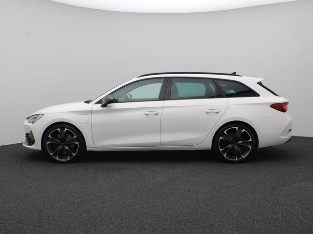 Cupra Leon Sportstourer 1.4 e-Hybrid VZ Performance 245PK DSG Achteruitrijcamera, Stoel-stuurverwarming, Side Assist, 19" LM Velgen, Elektr. Achterklep, Navi