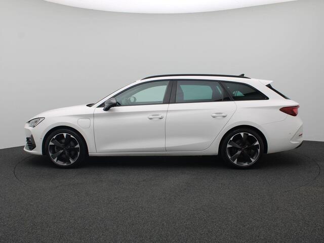 Cupra Leon Sportstourer 1.4 e-Hybrid Business 204PK DSG SOH 98,13%, Trekhaak, Achteruitrijcamera, Keyless, 18" LM Velgen, Stoel-Stuurverwarming, Navi