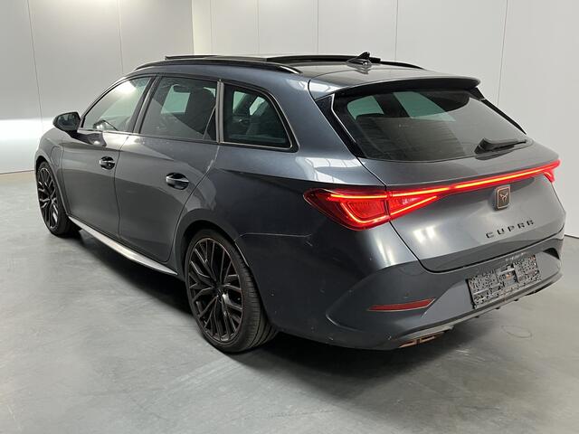 Cupra Leon Sportstourer 1.4 e-Hybrid VZ Performance / AUTOMAAT/ PANO/ KEYLESS/ CRUISE/ NAVI/ STOELVERWARMING/ PARK. SENSOREN + CAMERA/ DIVERSE HULPSYSTEMEN