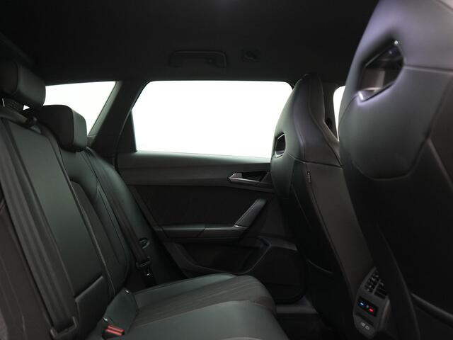Cupra Leon Sportstourer 1.4 e-Hybrid VZ Adrenaline PHEV 245pk Dealer O.H | Trekhaak | Cruise Control | Sportstoelen & Stuur Verwarmd | Camera | Apple Carplay | Sfeerverlichting | Keyless | Virtual | Navigatie | DAB | 19"L.M