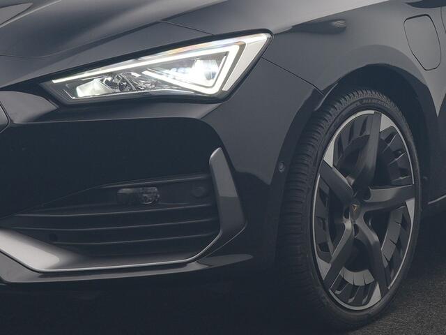 Cupra Leon Sportstourer 1.4 e-Hybrid VZ Adrenaline PHEV 245pk Dealer O.H | Trekhaak | Cruise Control | Sportstoelen & Stuur Verwarmd | Camera | Apple Carplay | Sfeerverlichting | Keyless | Virtual | Navigatie | DAB | 19"L.M