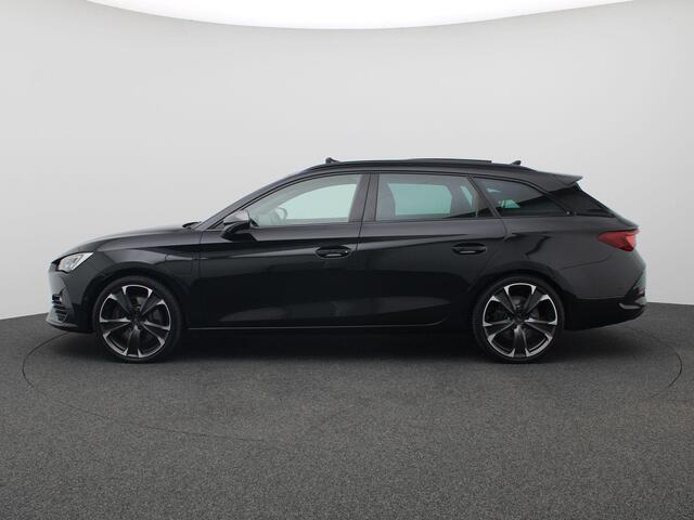 Cupra Leon Sportstourer 1.4 e-Hybrid VZ Performance 245PK DSG SOH 93%, Panoramadak, Achteruitrijcamera, Elektr. Achterklep, Stuur/stoelverwarming, Keyless, Adaptieve Cruise Control, 19" LM Velgen