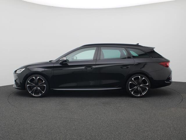 Cupra Leon Sportstourer 1.4 e-Hybrid VZ Performance 245PK DSG SOH 97,6%, Trekhaak, Achteruitrijcamera, Adaptieve Cruise Control, Keyless, 19" LM Velgen, Side Assist, Stoel-Stuurverwarming, Voorruitverwarming