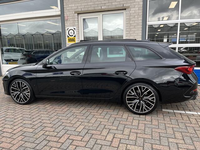 Cupra Leon Sportstourer 2.0 TSI VZ 4Drive Performance / AUTOMAAT/ 310 PK/ PANO/ BREMBO/ TREKHAAK/ FULL LINK/ PARK.SENSOR.V+A/ CAMERA/ ACC/ DCC/ STUUR+STOELVERWARM./ MEMORY SEAT/ ELEK.ACHTERKLEP/ KEYLESS/ DIGITAL DASH/ NAVI/ DAB/ CLIMA/ LED/ 19''