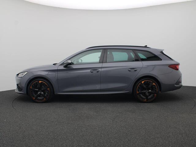 Cupra Leon Sportstourer 1.4 e-Hybrid VZ Adrenaline 245PK DSG Achteruitrijcamera, 19" LM Velgen, Stoel-Stuurverwarming, Elektr. Achterklep, Keyless, Navi