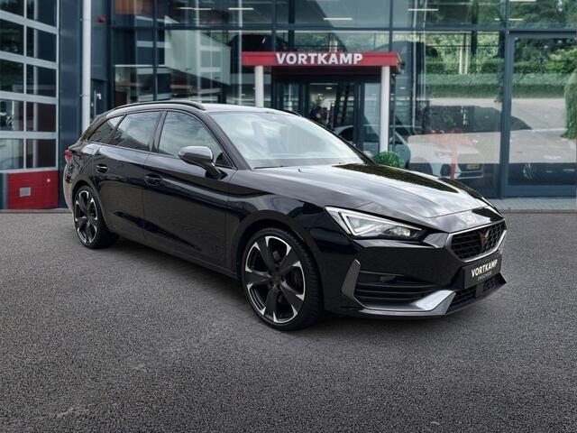 Cupra Leon Sportstourer 1.4 TSI VZ e-HYBRID ZWENK.TREKHAAK/ACC/STUUR+STOELVERW/FULL-LINK/NAVI