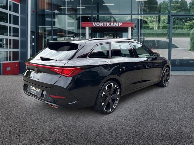 Cupra Leon Sportstourer 1.4 TSI VZ e-HYBRID ZWENK.TREKHAAK/ACC/STUUR+STOELVERW/FULL-LINK/NAVI