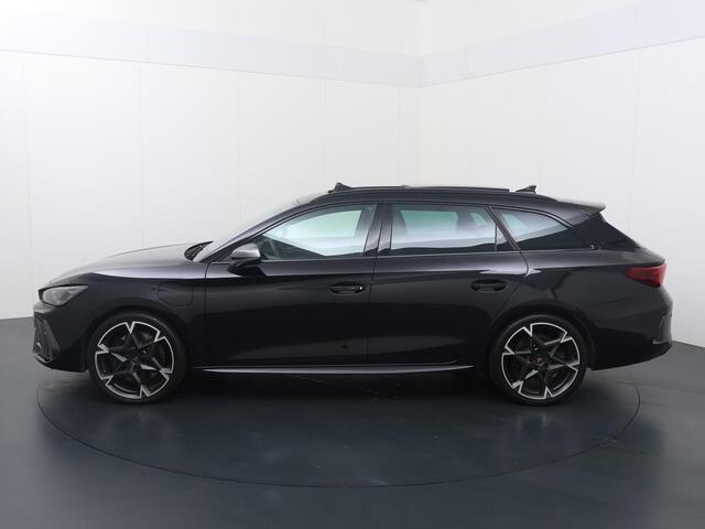 Cupra Leon Sportstourer 1.5 TSI e-Hybrid VZ Performance | 272 PK | SoH 97% | Adaptive Cruise Control | Achteruitrijcamera | Panoramadak | Sennheiser Audio | Keyless Entry | Climate control | LED verlichting | Draadloze telefoonlader | Elektrische achterklep | Sfeerverlichting | Stuur- & Stoelverwarming | Parkeersensoren | Apple Carplay / Android Auto | – foto 2