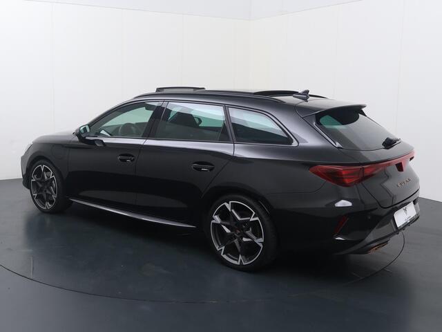 Cupra Leon Sportstourer 1.5 TSI e-Hybrid VZ Performance | 272 PK | SoH 97% | Adaptive Cruise Control | Achteruitrijcamera | Panoramadak | Sennheiser Audio | Keyless Entry | Climate control | LED verlichting | Draadloze telefoonlader | Elektrische achterklep | Sfeerverlichting | Stuur- & Stoelverwarming | Parkeersensoren | Apple Carplay / Android Auto | – foto 4