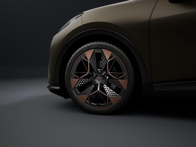 Cupra Raval Performance 56 kWh 211PK | 360 Camera | Elektrisch Verstelbare Stoelen | Verwarmbaar Stuurwiel & stoelen | Adaptieve Cruise Control | Keyless Entry | 19 Inch LM |