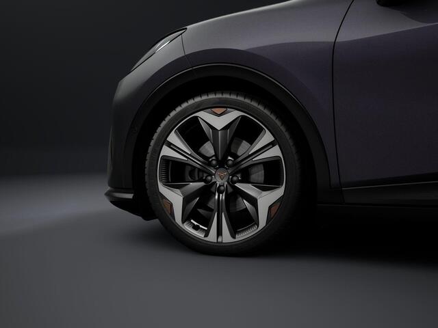 Cupra Raval Performance 39 kWh 135PK | 360 Camera | Elektrisch Verstelbare Stoelen | Verwarmbaar Stuurwiel & stoelen | Adaptieve Cruise Control | Keyless Entry | 19 Inch LM |