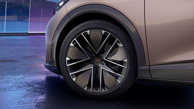 Cupra Tavascan 77kWh Elektromotor 340 1AT VZ Extreme | Digitaal instrumentenpaneel (Virtual Cockpit) | Head-up Display met 'Augmented Reality' | Multifunctioneel verwarmbaar stuurwiel met start- & CUPRA-knop