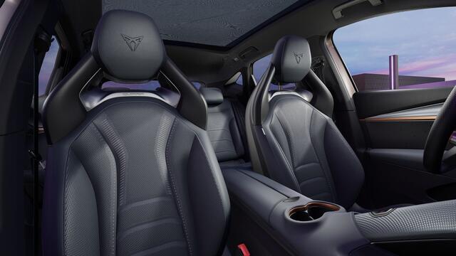 Cupra Tavascan 77kWh Elektromotor 340 1AT VZ Extreme | Digitaal instrumentenpaneel (Virtual Cockpit) | Head-up Display met 'Augmented Reality' | Multifunctioneel verwarmbaar stuurwiel met start- & CUPRA-knop