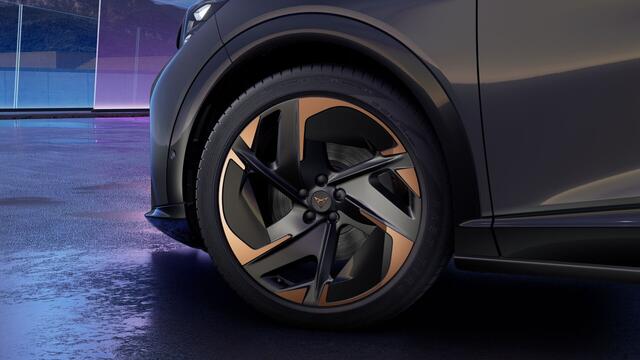 Cupra Tavascan 77kWh Elektromotor 286 1AT Adrenaline | Digitaal instrumentenpaneel (Virtual Cockpit) | Head-up Display met 'Augmented Reality' | Multifunctioneel verwarmbaar stuurwiel met start- & CUPRA-knop