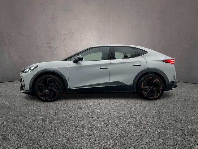 Cupra Tavascan Adrenaline 82 kWh 286pk Automaat, Adaptive cruise control, Panoramadak, Stoelverwarming, Stuurverwarming, 360 camera, Led matrix koplampen, Head up display, Navigatie, Elektrische achterklep