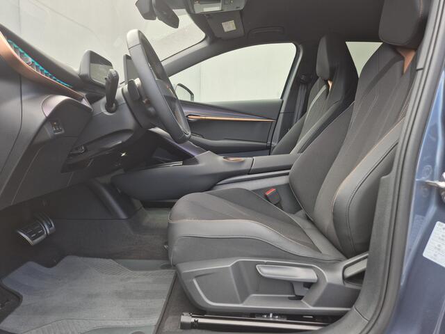 Cupra Tavascan Business 82 kWh / Fabrieksgarantie t/m 8-2027 / SOH 100% / All season banden / CCS snelladen / Elektrische achterklep / Warmtepomp / Stuur- Stoel & Voorruit verwarming / Achteruitrijcamera / Adaptief cruise control / Keyless Entry/Start / Apple Carplay An