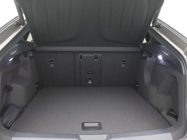 Cupra Tavascan Business 82 kWh 286PK Aut. 360gr. Camera, Stoelverwarming, 20" LM Velgen, Navi, Keyless, Side Assist, Sennheiser Audio, Memorystoel