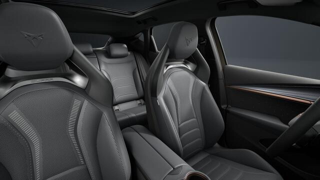 Cupra Tavascan 77kWh Elektromotor 340 1AT VZ Extreme | CUP-kuipstoelen vóór, Nappa leder Enceladus Grey | Digitaal instrumentenpaneel (Virtual Cockpit) | Draadloze Apple CarPlay(TM), Android Auto(TM)