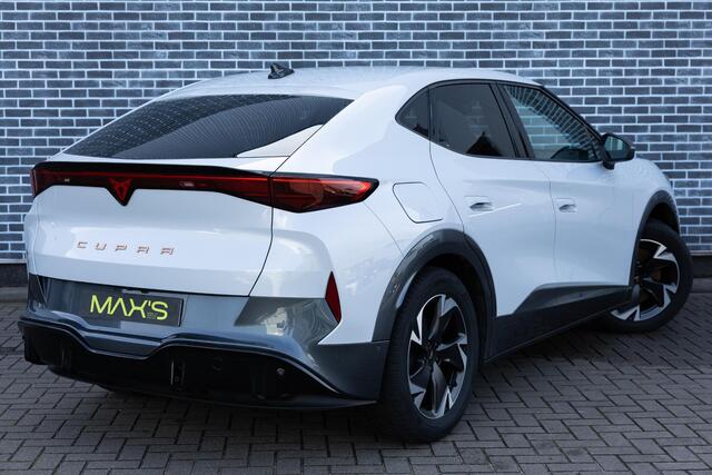 Cupra Tavascan 82 kWh Endurance | Warmtepomp | Stoelverwarming | Achteruitrijcamera | Parkeersensoren | Parkeerassistent | Keyless Entry | Elektrische Achterklep | Cruise Control Adaptief | Dodehoekdetectie | Navigatie | Apple Carplay | Android Auto | Lichtmetalen Velgen 19 inch
