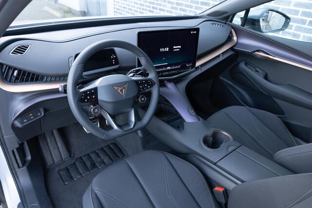 Cupra Tavascan 82 kWh Endurance | Warmtepomp | Stoelverwarming | Achteruitrijcamera | Parkeersensoren | Parkeerassistent | Keyless Entry | Elektrische Achterklep | Cruise Control Adaptief | Dodehoekdetectie | Navigatie | Apple Carplay | Android Auto | Lichtmetalen Velgen 19 inch