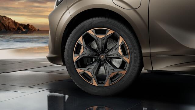 Cupra Terramar 1.5 TSI e-Hybrid 204 6DSG Business | 360 graden camera | Achteruitrijcamera | Draadloze Apple CarPlay(TM), Android Auto(TM)