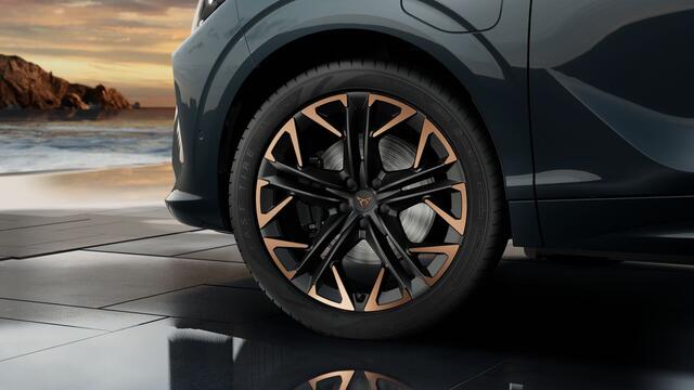 Cupra Terramar 1.5 TSI e-Hybrid 204 6DSG Business | 360 graden camera | Achteruitrijcamera | Draadloze Apple CarPlay(TM), Android Auto(TM)