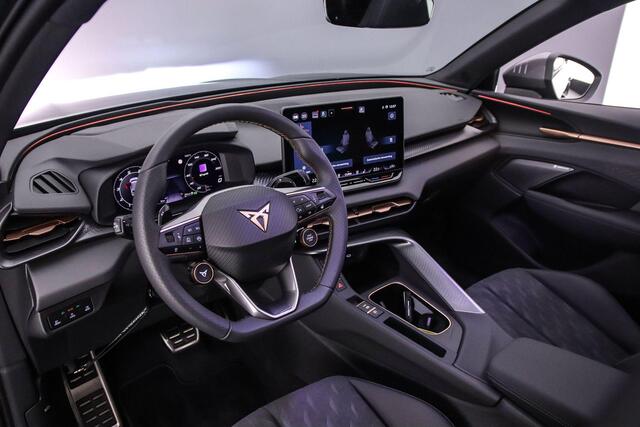 Cupra Terramar 1.5 TSI e-Hybrid VZ Performance 272pk DSG Automaat, Trekhaak, Panoramadak, Sennheiser, 360 camera, Head up display, Stoelverwarming, Stuurverwarming, Matrix LED koplampen, Elektrische achterklep, Parkeersensoren, Navigatie, App-connect