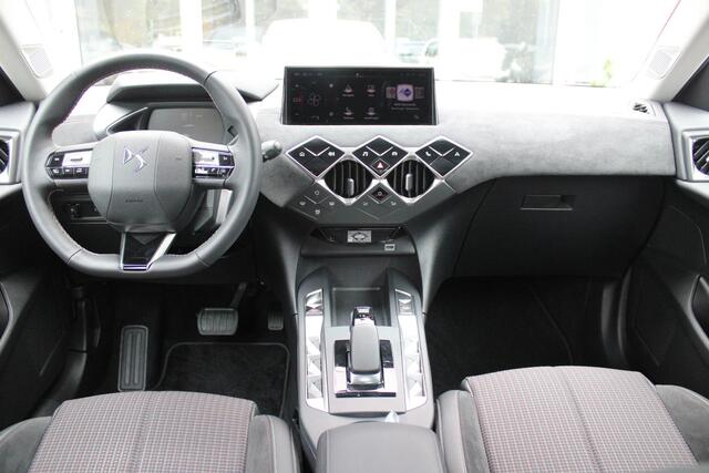 DS DS 3 E-TENSE 156PK AUTOMAAT PERFORMANCE LINE 54 kWh | HEAD UP DISPLAY | NAVIGATIE | ALL SEASON BANDEN | CLIMATE CONTROL | PARKEER SENSOREN | APPLE CARPLAY/ANDROID AUTO | LICHTMETALEN VELGEN 17" | 3-FASE! | ¤2000,- SUBSIDIE MOGELIJK! |