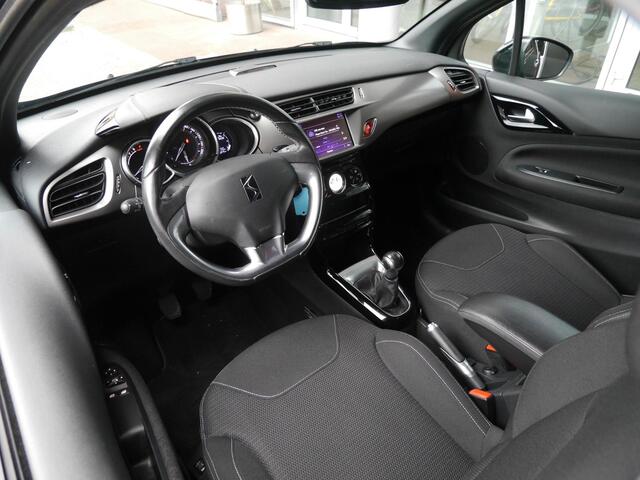 DS DS 3 1.2 PureTech Business | Stoelverwarming | Lichtmetalen velgen | Cruise control | Climate control | 17 inch lichtmetalen velgen | Achteruitrijcamera | Navigatie | Apple carplay