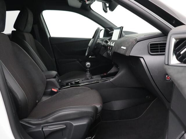 DS DS 3 CROSSBACK 100pk Performance Line | Navigatie | Achteruitrijcamera | 17"Lichtmetalen velgen |