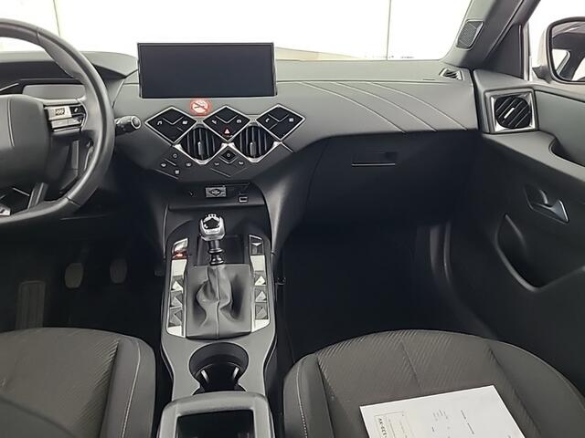 DS DS 3 CROSSBACK 1.2 PureTech Montmartre (101 PK) 1e-Eig. Keurig-Onderh. BOVAG-Garantie. NL-Auto. Navigatie/Apple-Carplay/Android-Auto, Cruisecontrol, Parkeersensoren, Airco, DAB, Lm-Velgen-17Inch, Privacy-Glas