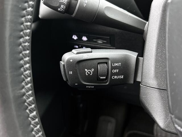 DS DS 3 CROSSBACK E-Tense Executive 50 kWh / 100% Elektrisch / 100% Stijlvol / Cruise ctr. / Lm velg. / Airco-ecc / Navigatie / DAB / Privacy Glass / Achteruitrijcamera met 180° Vision + parkeersensoren vóór en achter / Apk 05-2027