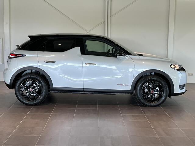 DS DS 3 CROSSBACK Performance Line | 17? Velgen | Keyless Entry | Navigatie | Camera achter | Sensoren voor- en achter | Cruise Control | Apple Carplay & Android Auto